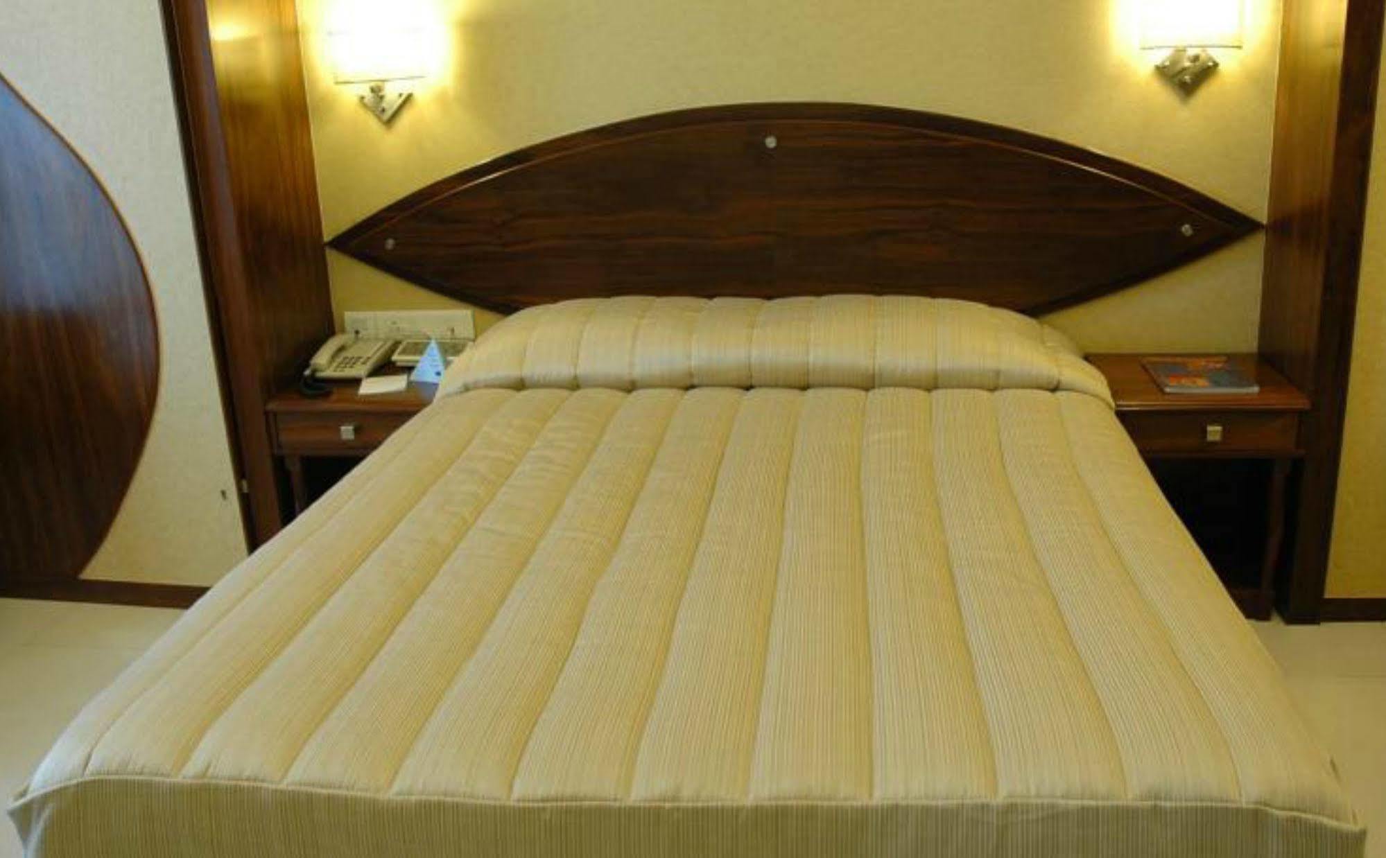 Fabhotel Shubhangan - Nr Bandra Мумбаи Экстерьер фото