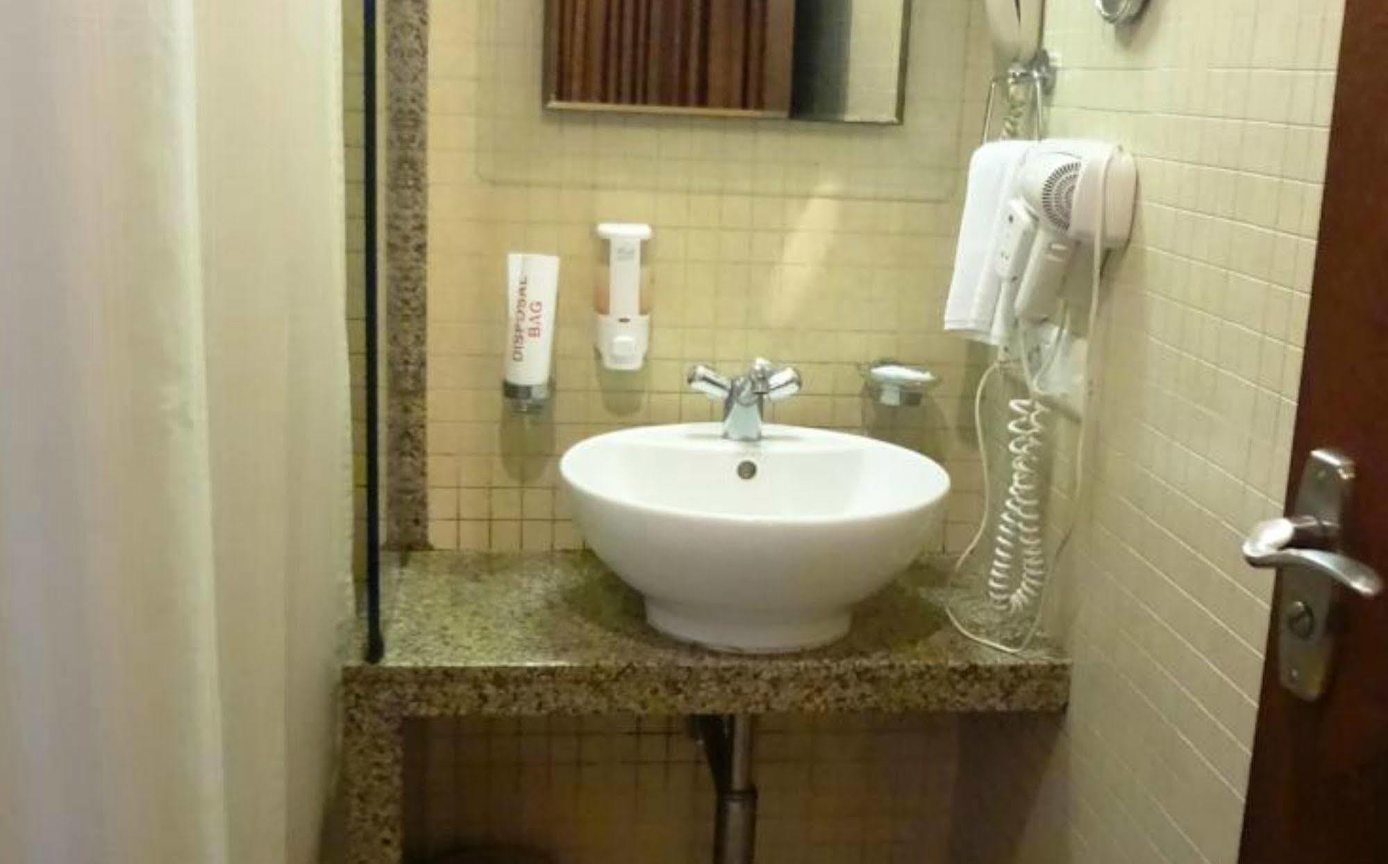 Fabhotel Shubhangan - Nr Bandra Мумбаи Экстерьер фото
